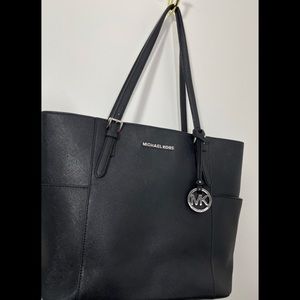 🖤Michael Michael Kors Jet Set East/West Tote🖤